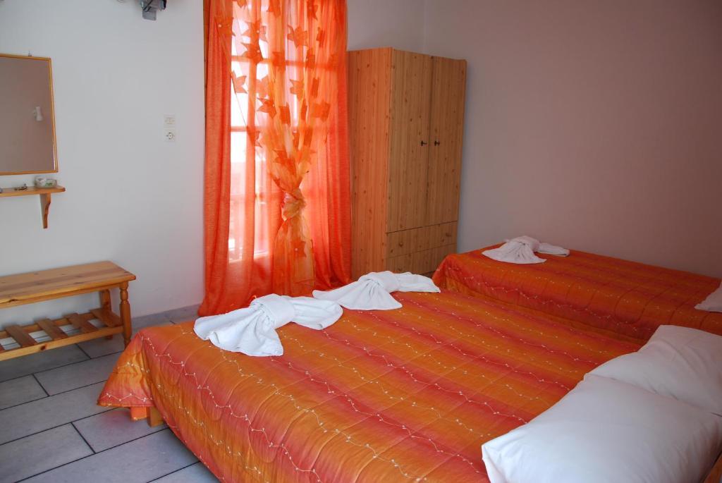 Koulas Pension - Red Lake Agios Prokopios  Room photo